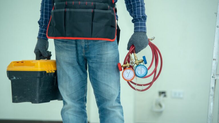 EMERGENCY HVAC SERVICES: WHAT TO DO WHEN YOUR SYSTEM BREAKS DOWN